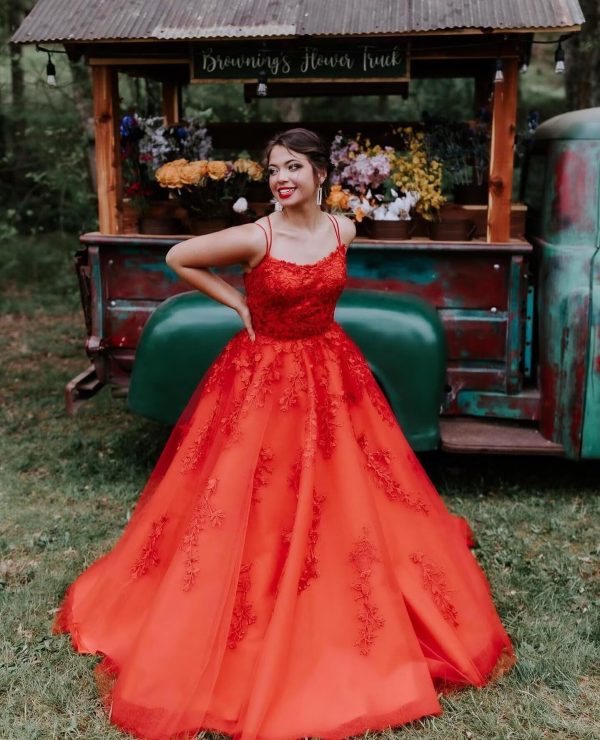 Spaghetti Straps Long Prom Dresses 2025 Ball Gown Lace Appliques Tulle Prom Dress with Pockets Wedding Gowns for Women